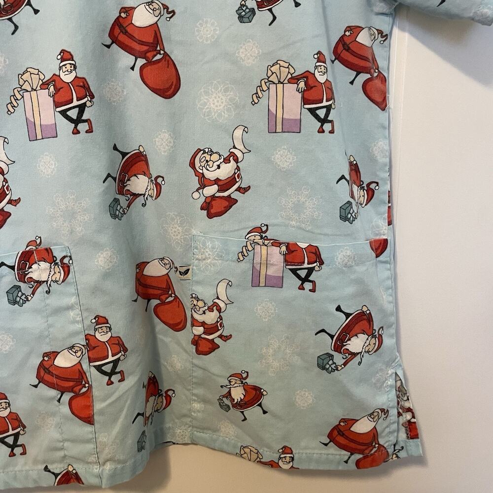 Peppermint Santa Print Scrub Top Blue Red White Holiday Christmas 100% Cotton - Picture 7 of 8